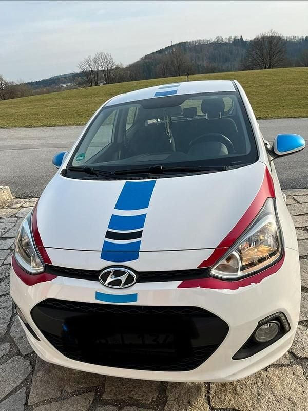 Gebraucht Hyundai i10 Edition 87 PS (63 kW) 2014 Weiß Kleinwagen