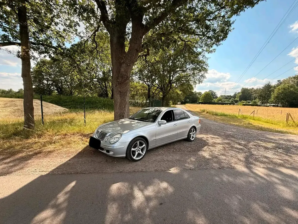 Gebraucht Mercedes E240 177 PS (130 kW) 2004 Silber Limousine