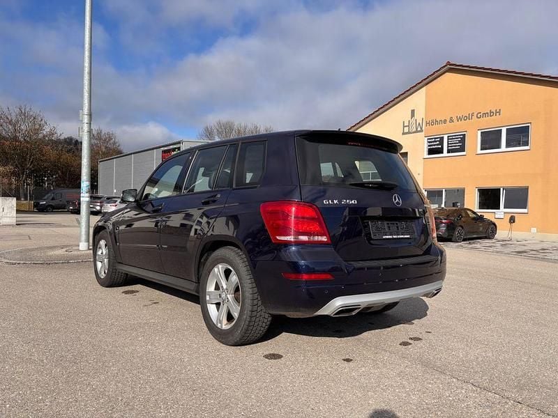 Gebraucht Mercedes GLK250 204 PS (150 kW) 2013 Blau SUV