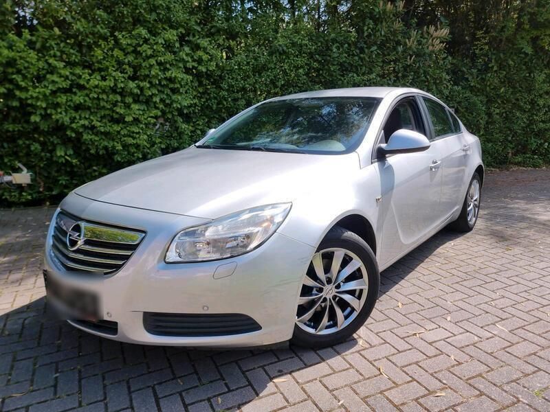 Silber Gebraucht 2010 Opel Insignia Limousine | 2.980 € (Superpreis) - Bild 1/4