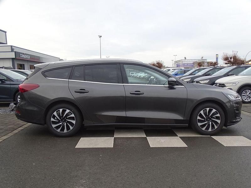 Gebraucht Ford Focus Titanium 155 PS (114 kW) 2025 Grau Limousine
