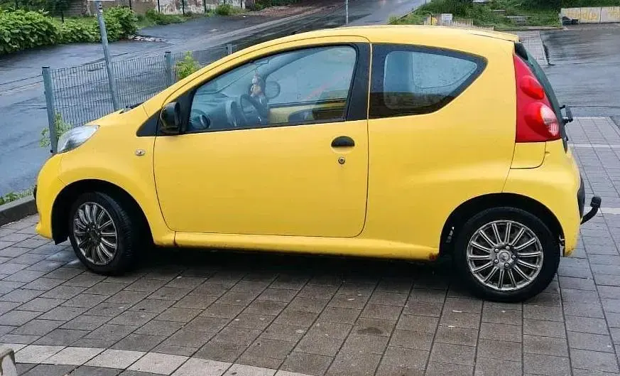 Gebraucht Peugeot 107 68 PS (50 kW) 2007 Gelb Kleinwagen
