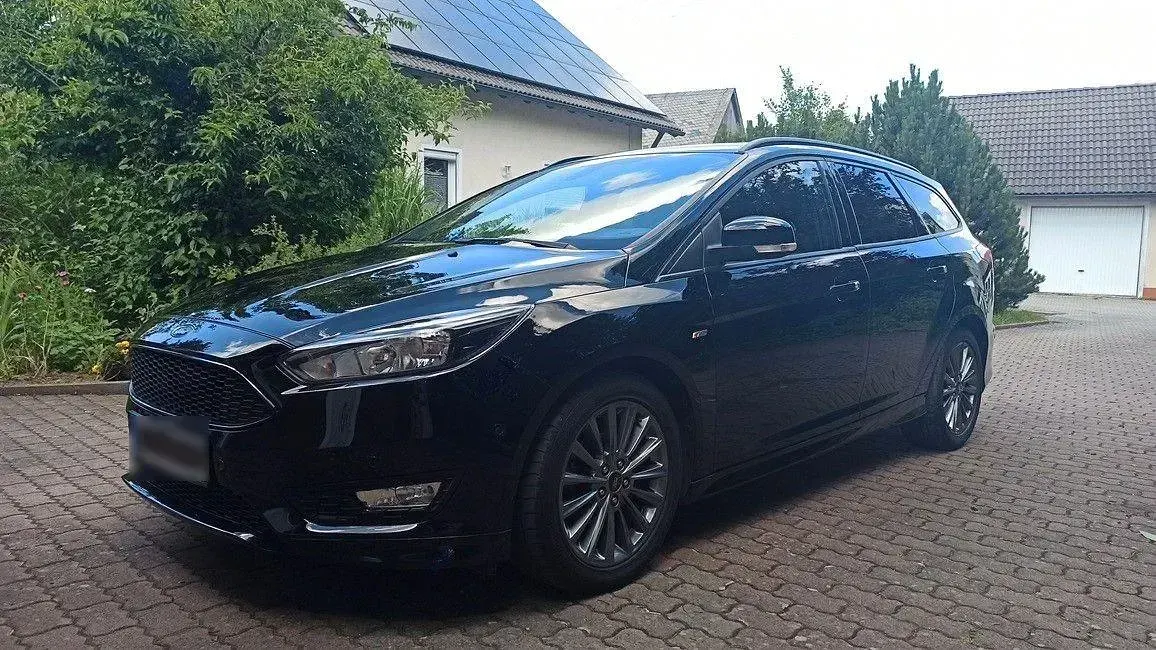 Gebraucht Ford Focus ST-Line 140 PS (102 kW) 2018 Schwarz Limousine