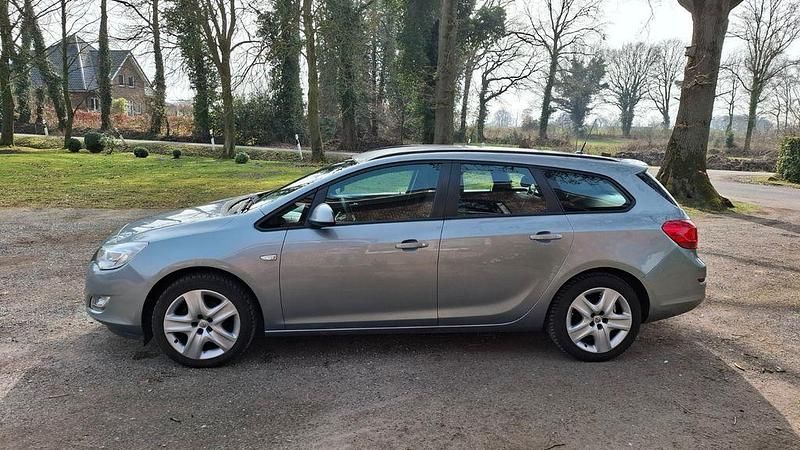 Gebraucht Opel Astra Selection 101 PS (74 kW) 2011 Grau Kombi