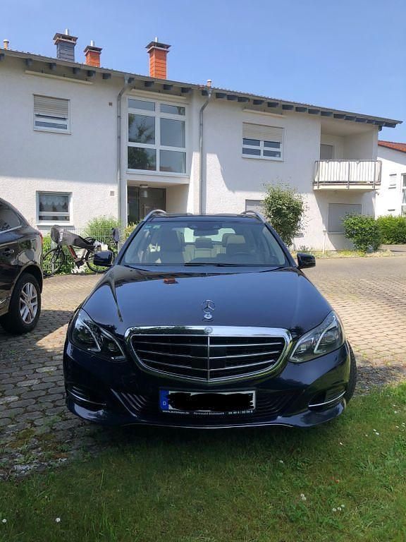 Blau Gebraucht 2014 Mercedes E350 Elegance Kombi | 17.000 € (Teuer) - Bild 1/4