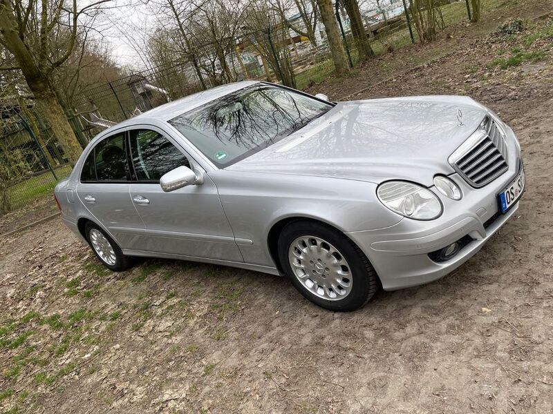 Silber Gebraucht 2006 Mercedes E200 Limousine | 7.850 € (Fairer Preis) - Bild 1/4