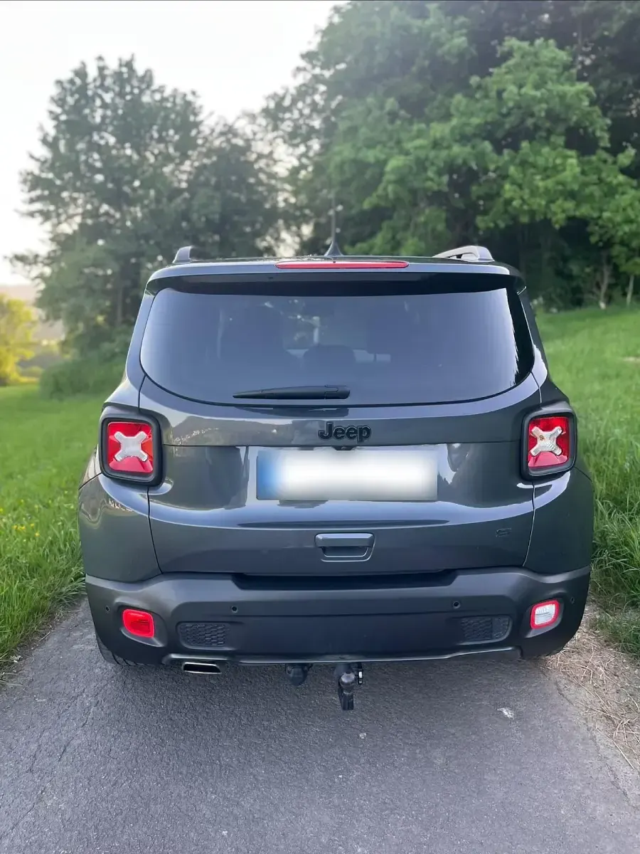Gebraucht Jeep Renegade 130 PS (95 kW) 2022 Grau SUV