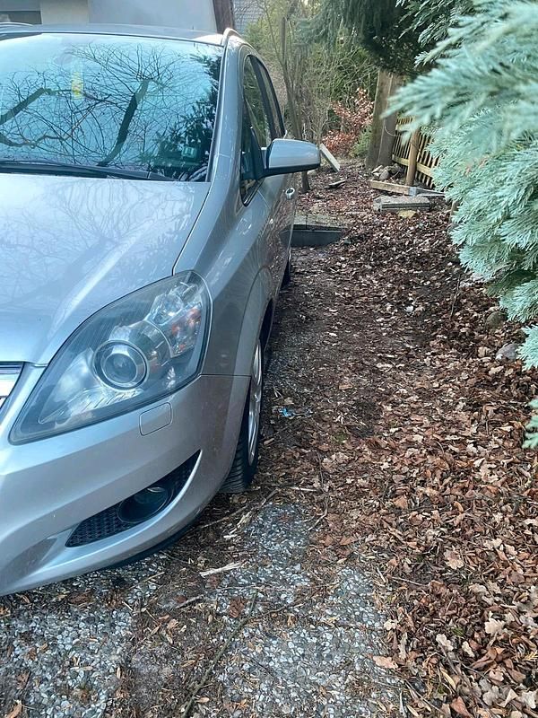 Gebraucht Opel Zafira 125 PS (91 kW) 2009 Silber Van / Kleinbus
