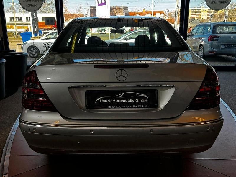 Gebraucht Mercedes E240 177 PS (130 kW) 2004 Silver metallic Limousine