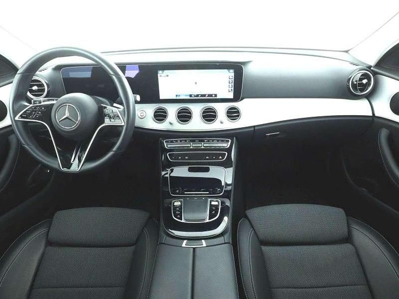 Gebraucht Mercedes E220 Avantgarde 200 PS (147 kW) 2022 Hightechsilber Kombi