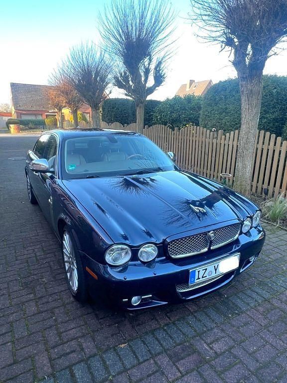 Blau Gebraucht 2009 Jaguar XJ8 Limousine | 19.850 € (Etwas zu teuer) - Bild 1/4