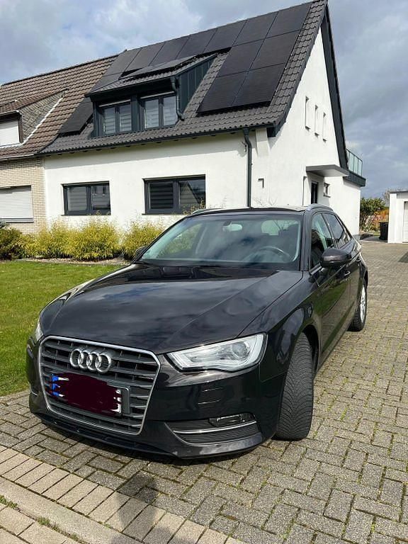 Gebraucht Audi A3 Attraction 110 PS (80 kW) 2015 Braun Limousine
