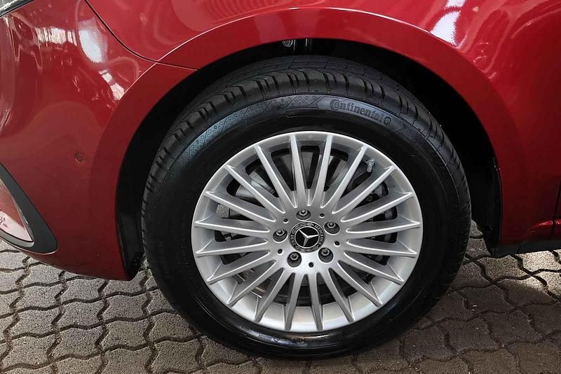 Gebraucht Mercedes E250 Style 140 PS (102 kW) 2025 Hyazinthrot metallic Kombi