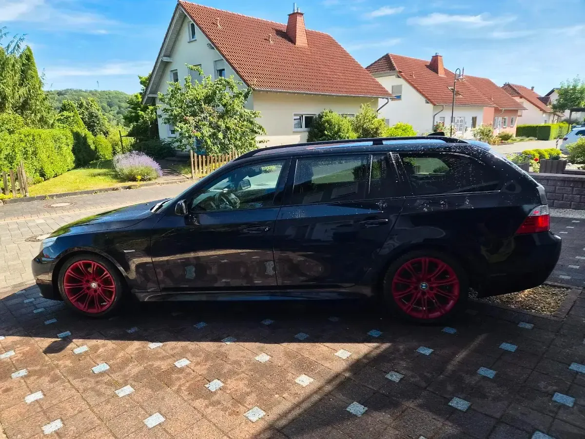 Gebraucht BMW 530 Sport Line 235 PS (172 kW) 2008 Schwarz Kombi