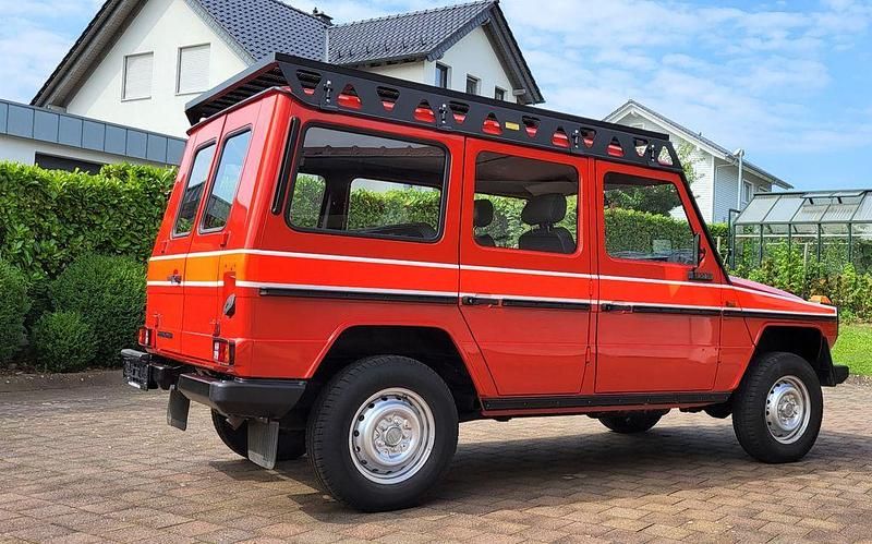 Gebraucht Mercedes G230 122 PS (89 kW) 1990 Classicrot SUV