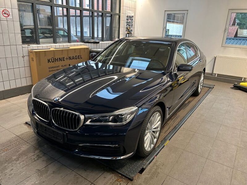 Blau Gebraucht 2016 BMW 730 Limousine | 34.800 € (Fairer Preis) - Bild 1/4