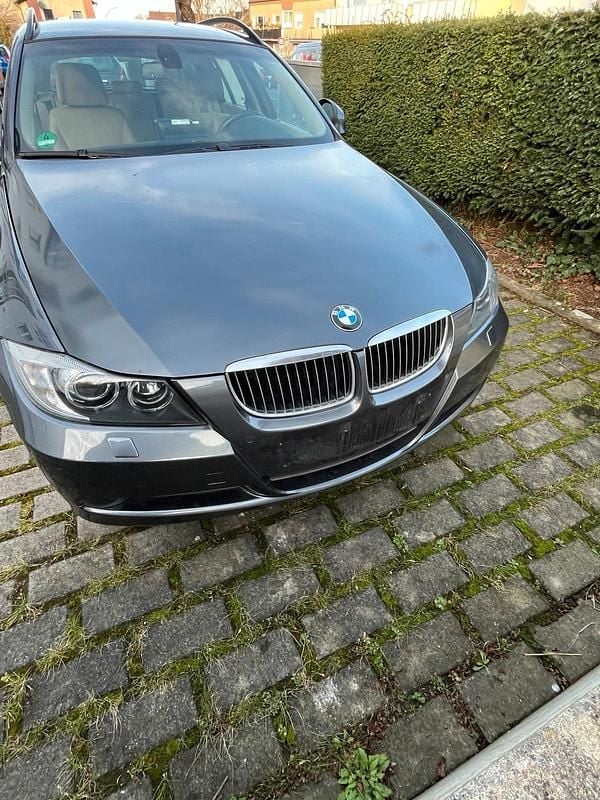 Grau Gebraucht 2005 BMW 325 Kombi | 2.800 € - Bild 1/4