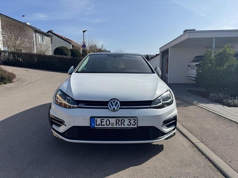 Gebraucht VW Golf VII Highline 150 PS (110 kW) 2017 Weiß Limousine