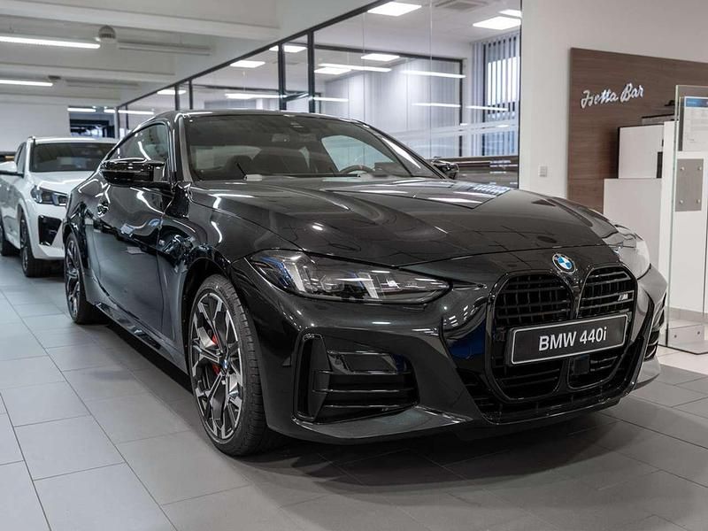 Neu BMW 440 374 PS (275 kW) 2026 Black sapphire Coupé