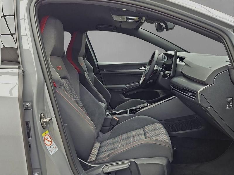 Neu VW Golf VIII GTI 265 PS (194 kW) 2025 Grau Limousine