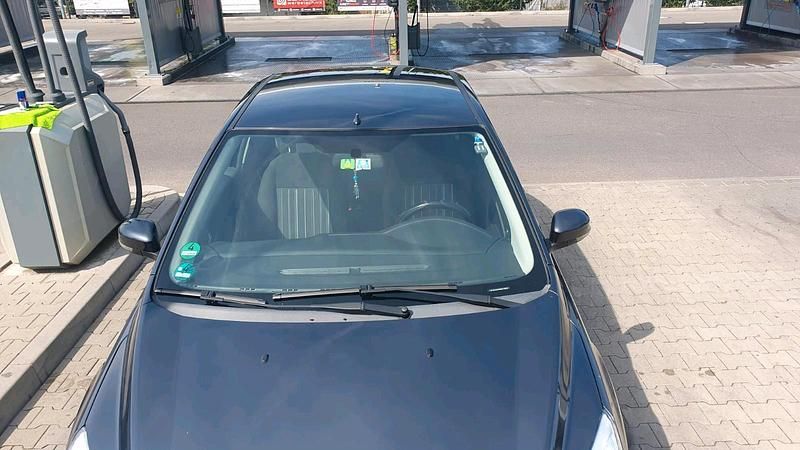 Gebraucht Ford Focus 101 PS (74 kW) 2008 Silber Kleinwagen