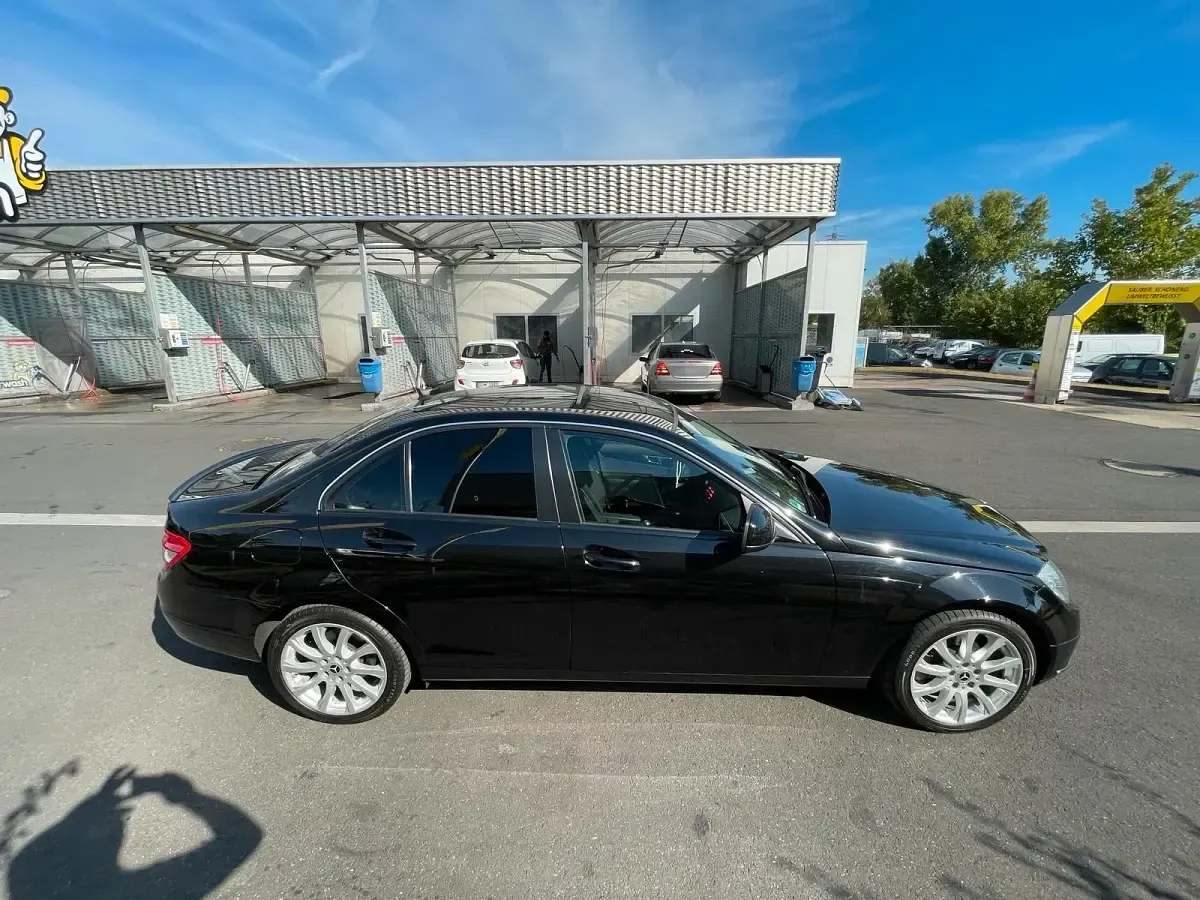 Gebraucht Mercedes C180 156 PS (114 kW) 2008 Schwarz Limousine