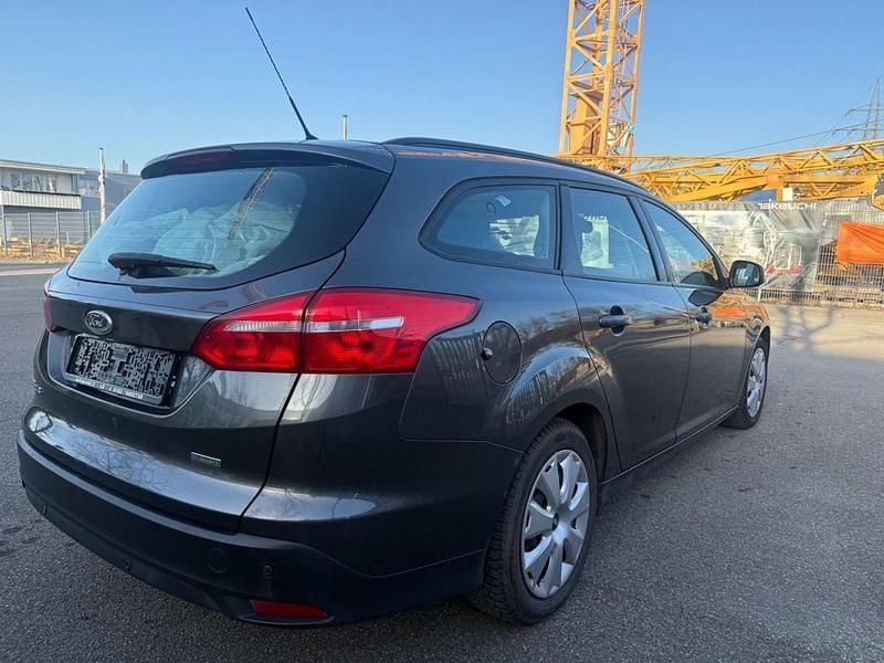 Gebraucht Ford Focus 125 PS (91 kW) 2015 Grau Kombi