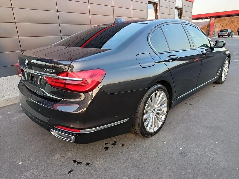 Gebraucht BMW 740 320 PS (235 kW) 2019 Grau Limousine