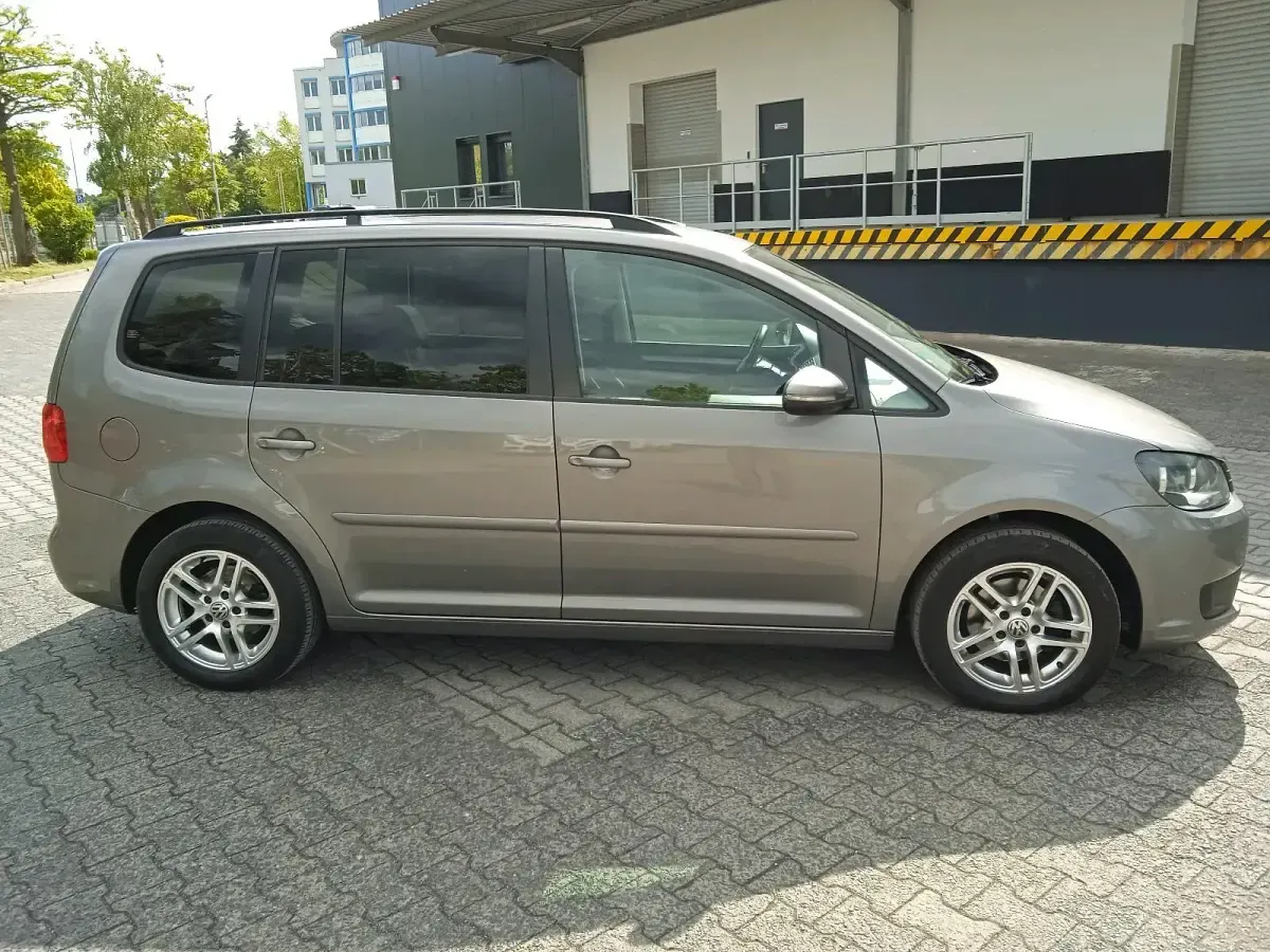 Gebraucht VW Touran 140 PS (102 kW) 2010 Grau Van / Kleinbus