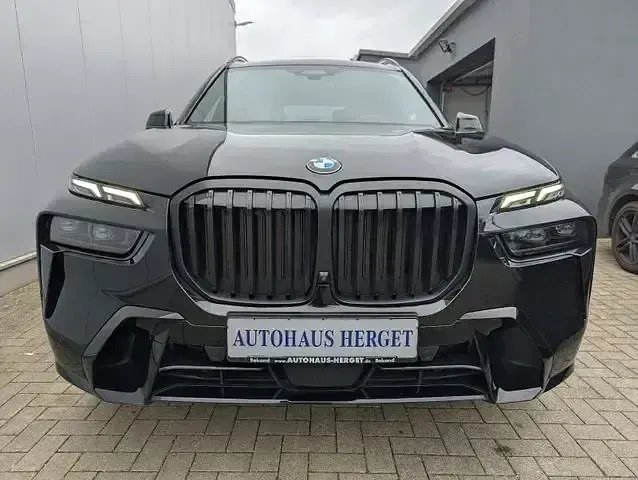 Gebraucht BMW X7 M Sport 352 PS (258 kW) 2024 Schwarz SUV