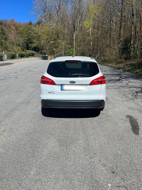Gebraucht Ford Focus 120 PS (88 kW) 2018 Weiß Kombi