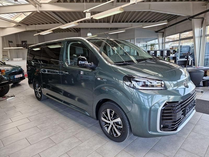 Neu Toyota Proace Verso Lounge 177 PS (130 kW) 2026 Grün Kombi