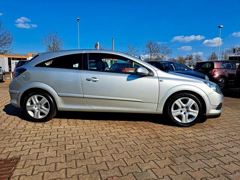 Gebraucht Opel Astra GTC 90 PS (66 kW) 2009 Silber