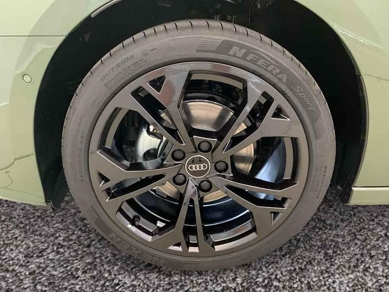 Neu Audi A3 Advanced Plus 150 PS (110 kW) 2025 Distriktgrün metallic Limousine