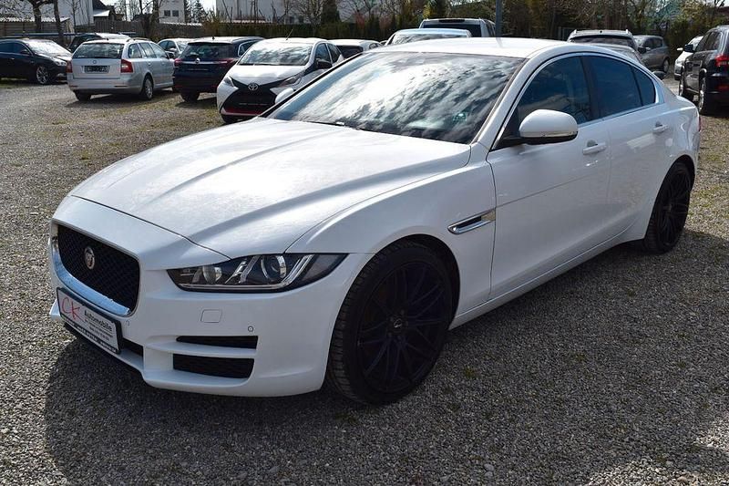 Gebraucht Jaguar XE Prestige 179 PS (131 kW) 2016 Weiß Limousine
