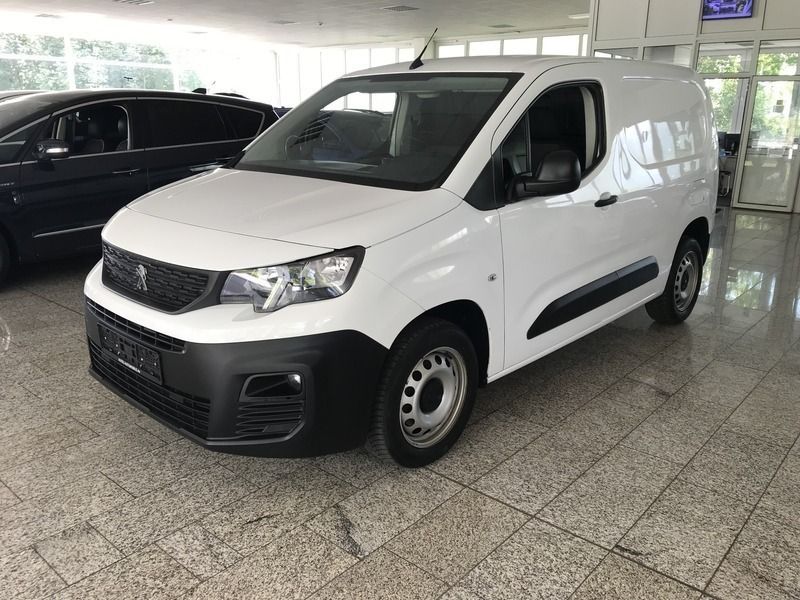 Weiss Gebraucht 2020 Peugeot Partner Premium Van / Kleinbus | 10.984 € (Guter Preis) - Bild 1/4