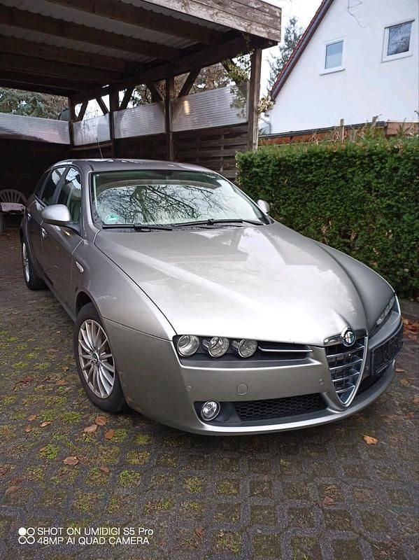 Silber Gebraucht 2007 Alfa Romeo 159 Distinctive Kombi | 2.600 € (Guter Preis) - Bild 1/4