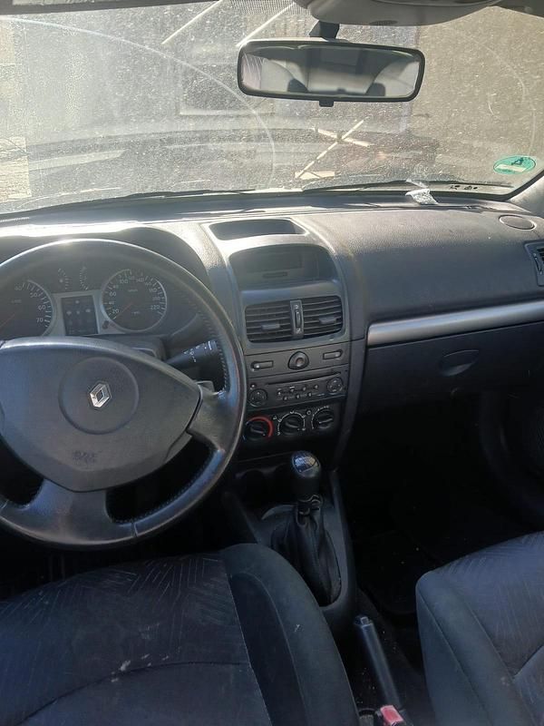 Gebraucht Renault Clio II 75 PS (55 kW) 2002 Grau Kleinwagen