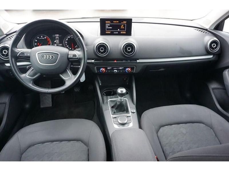 Gebraucht Audi A3 Attraction 125 PS (91 kW) 2016 Grau Limousine