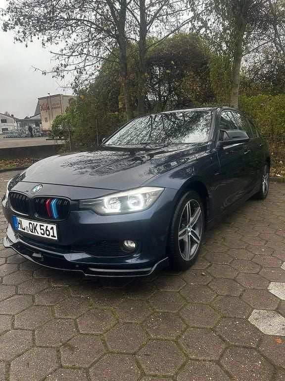Blau Gebraucht 2015 BMW 316 Sport Line Limousine | 8.800 € (Superpreis) - Bild 1/4