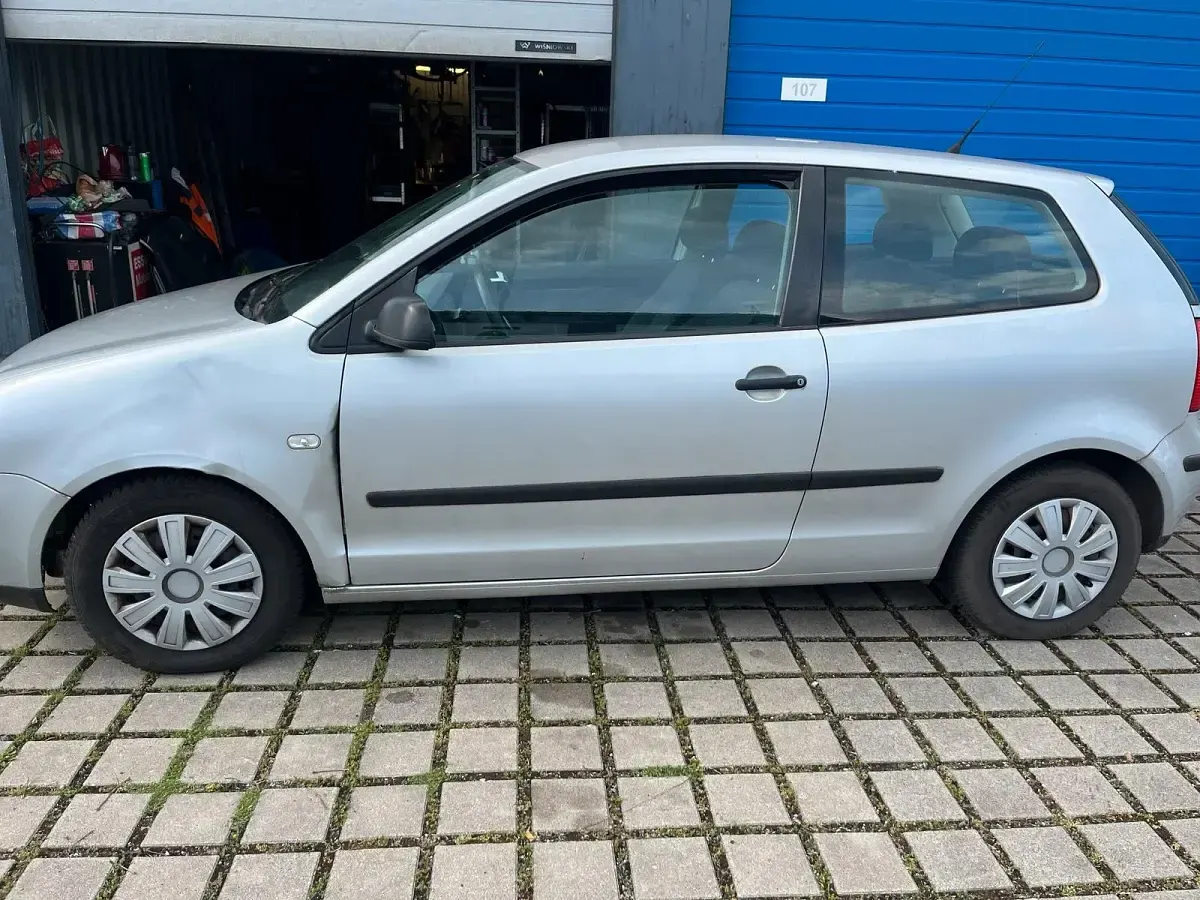 Gebraucht VW Polo 54 PS (39 kW) 2003 Silber Kleinwagen