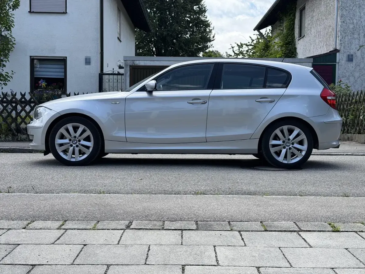 Gebraucht BMW 130 Advantage 265 PS (194 kW) 2008 Silber Kleinwagen