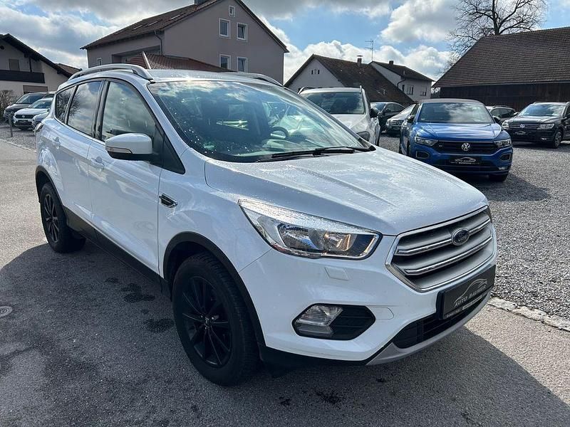 Gebraucht Ford Kuga Trend 120 PS (88 kW) 2019 Weiß SUV