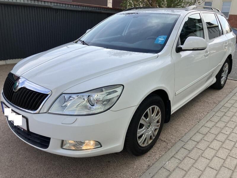 Weiß Gebraucht 2011 Skoda Octavia Kombi | 3.950 € (Superpreis) - Bild 1/4