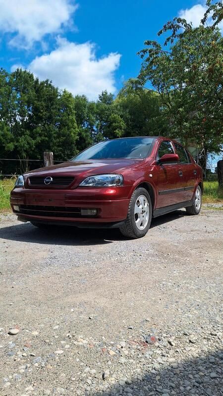 Rot Gebraucht 1999 Opel Astra Limousine | 2.000 € (Teuer) - Bild 1/4