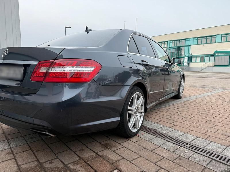 Gebraucht Mercedes E350 AMG 265 PS (194 kW) 2012 Grau Limousine