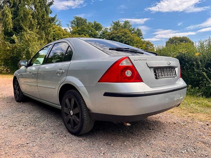 Silber Gebraucht 2004 Ford Mondeo Ambiente Limousine | 500 € (Superpreis) - Bild 1/4