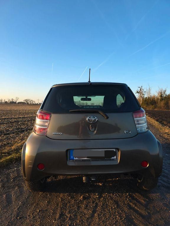 Gebraucht Toyota iQ 68 PS (50 kW) 2012 Braun Kleinwagen