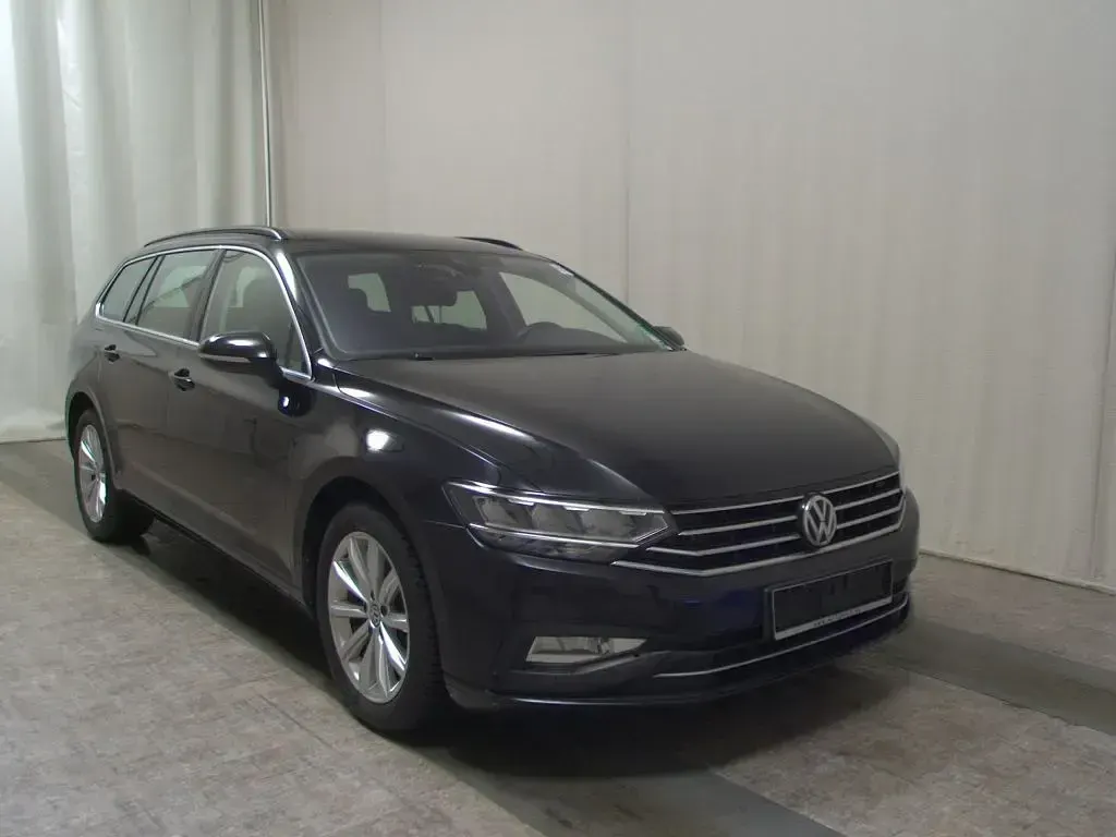 Gebraucht VW Passat Business 150 PS (110 kW) 2020 Deep black perleffekt Limousine