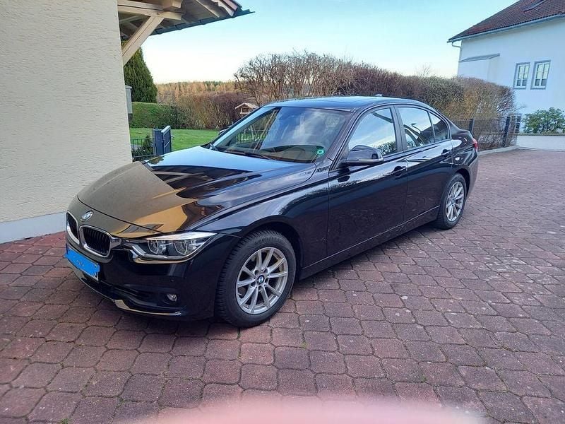 Gebraucht BMW 320 184 PS (135 kW) 2016 Schwarz Limousine